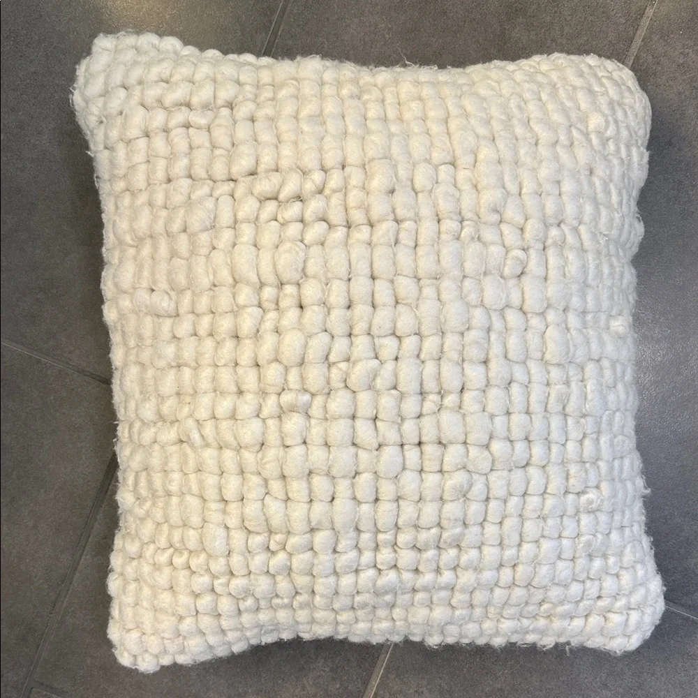 Aavie Pillow Chunky Knit Cream with insert